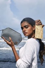 Load image into Gallery viewer, Nue Liva Pouch